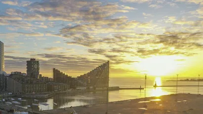 Kontorklynge med fire pladser og panoramaudsigt over havnen